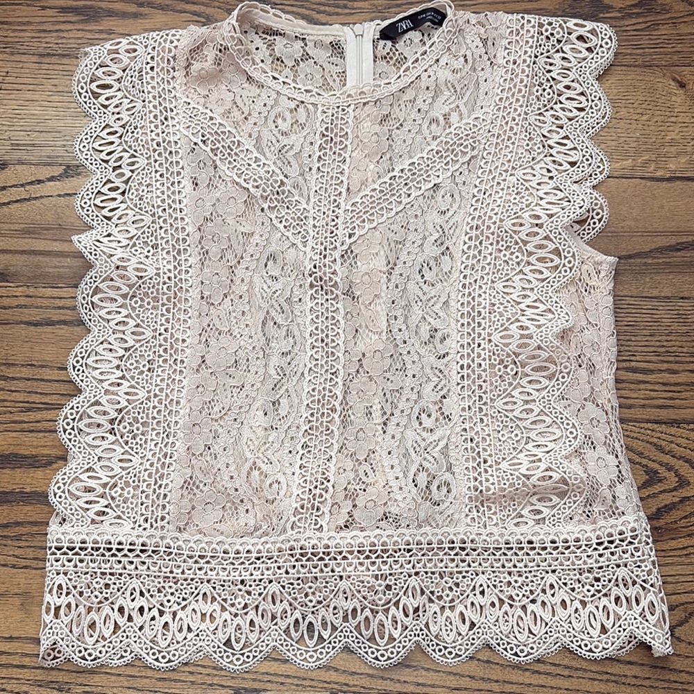 Zara Women’s Lace Sleeveless Blouse in Light Beige